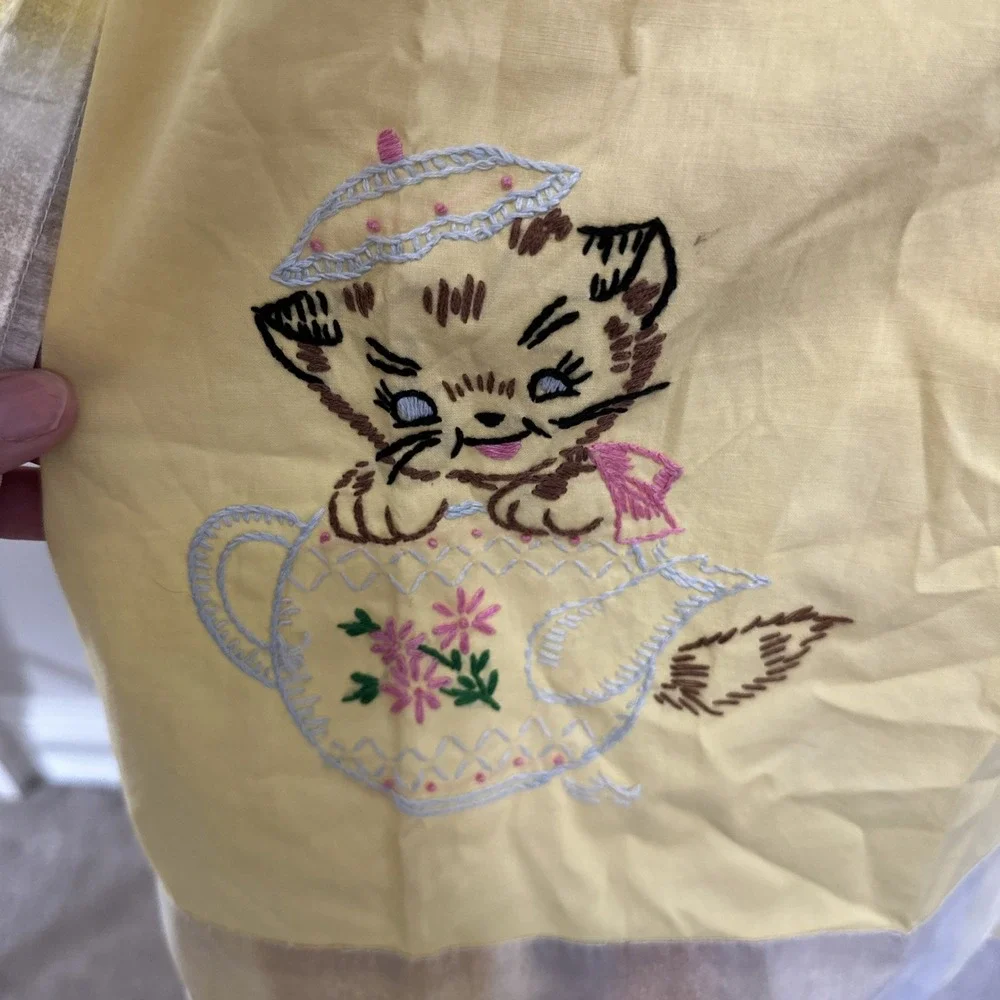 Vtg Yellow‎ Apron With Adorable Cat Kitten In A Teapot Embroidered
